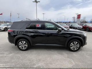 2022 Nissan Pathfinder SL 4WD