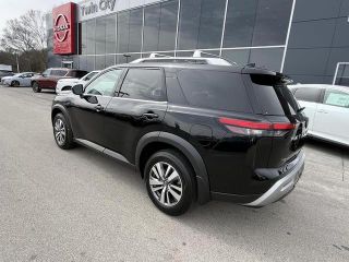 2022 Nissan Pathfinder SL 4WD