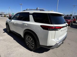 2024 Nissan Pathfinder SL 2WD