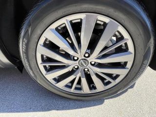 2024 Nissan Pathfinder SL 2WD