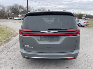 2022 Chrysler Pacifica Touring L FWD