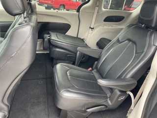 2022 Chrysler Pacifica Touring L FWD