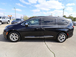 2022 Chrysler Pacifica Limited FWD