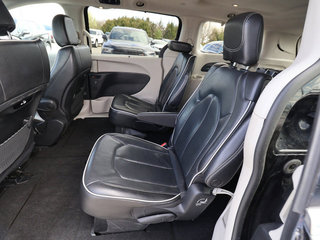 2022 Chrysler Pacifica Limited FWD