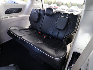 2022 Chrysler Pacifica Limited FWD