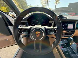 2022 Porsche Macan Base