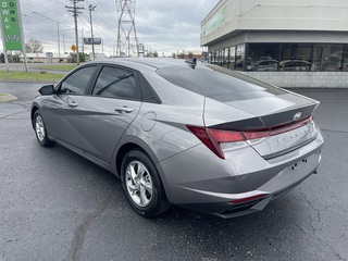 2023 Hyundai Elantra SE