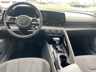 2023 Hyundai Elantra SE