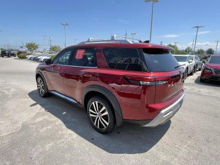 2023 Nissan Pathfinder Platinum 2WD
