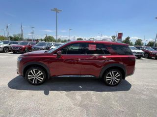 2023 Nissan Pathfinder Platinum 2WD