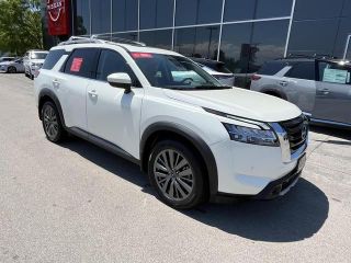 2023 Nissan Pathfinder SL 4WD