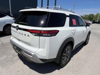 2023 Nissan Pathfinder SL 4WD