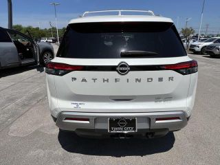 2023 Nissan Pathfinder SL 4WD