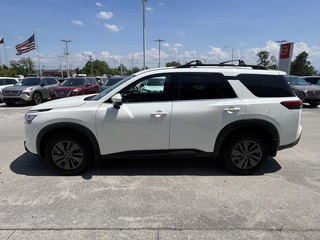 2022 Nissan Pathfinder SV 4WD