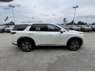 2024 Nissan Pathfinder Platinum 2WD