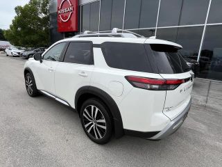 2024 Nissan Pathfinder Platinum 2WD