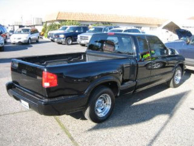 2001 GMC Sonoma SLS 2WD