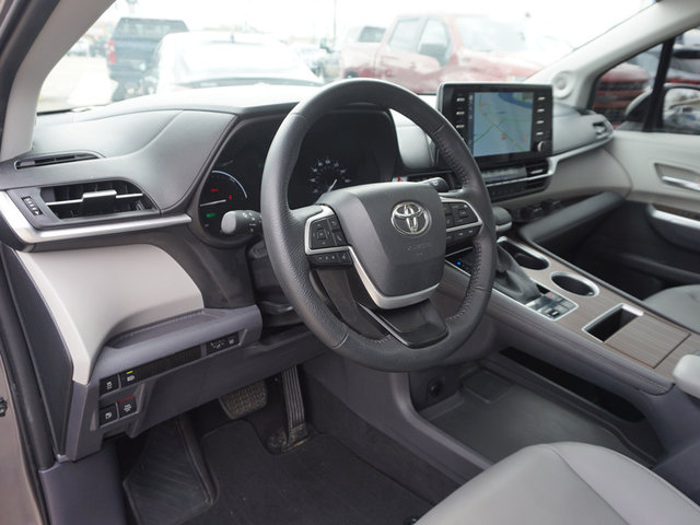 2022 Toyota Sienna Hybrid XLE FWD 7-Pass