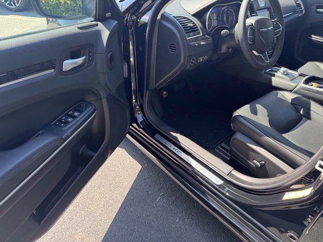 2023 Chrysler 300 Touring L RWD