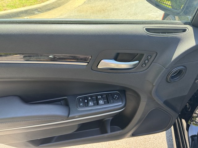 2023 Chrysler 300 Touring L RWD