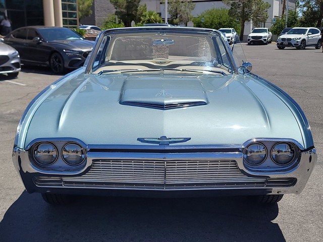 1961 Ford Thunderbird 