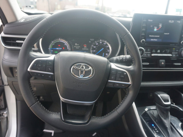 2022 Toyota Highlander Hybrid XLE FWD