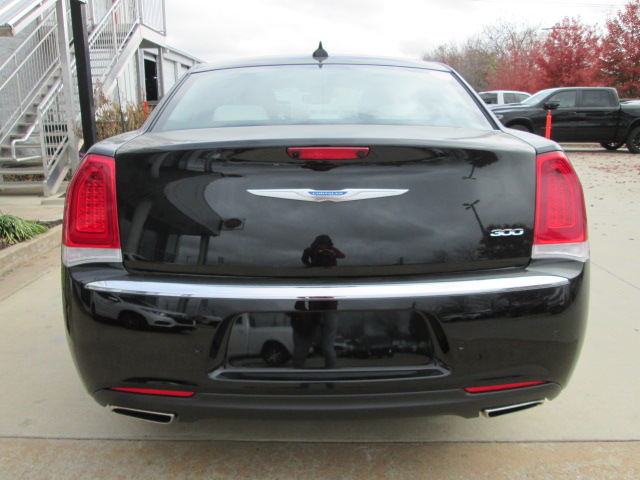 2023 Chrysler 300 Touring RWD