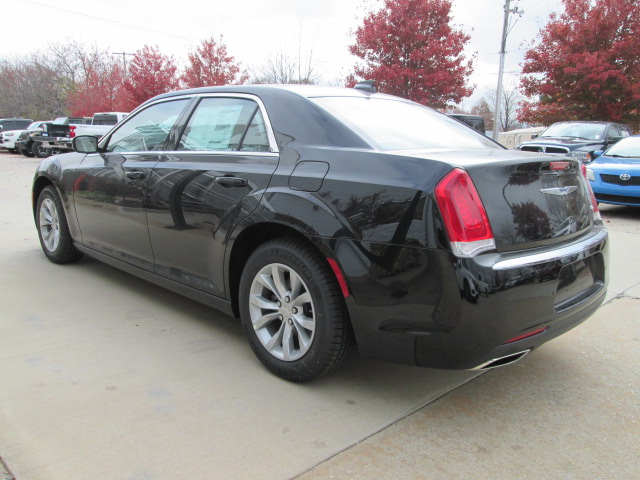 2023 Chrysler 300 Touring RWD