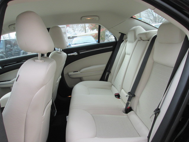 2023 Chrysler 300 Touring RWD
