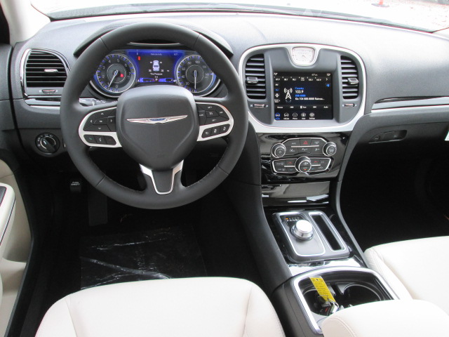 2023 Chrysler 300 Touring RWD