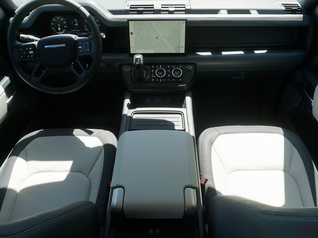 2024 Land Rover Defender 130 P400 X-Dynamic SE