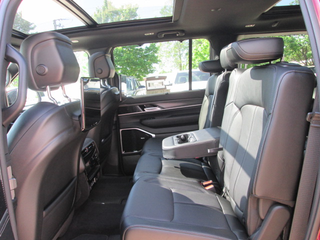 2024 Jeep Wagoneer Series III 4WD L