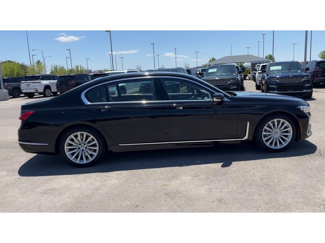 2022 BMW 7 Series 740i