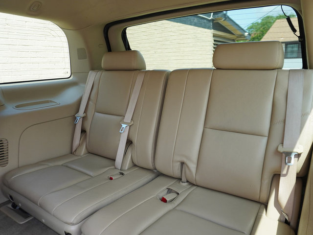 2011 Cadillac Escalade Premium 2WD