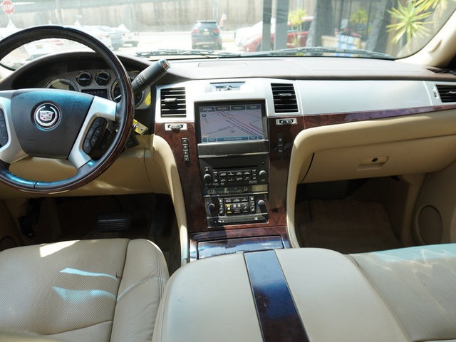 2011 Cadillac Escalade Premium 2WD