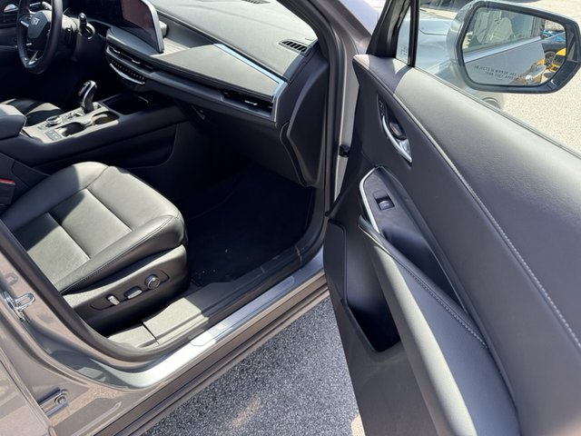 2024 Cadillac XT4 Premium Luxury FWD