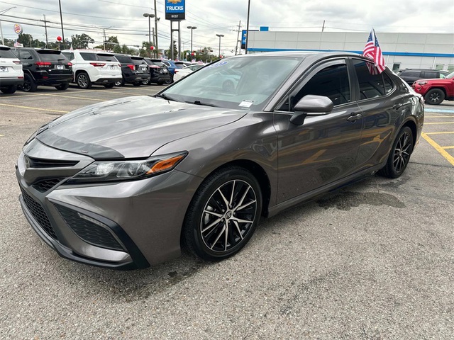 2022 Toyota Camry SE