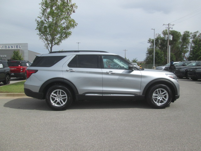 2025 Ford Explorer Active RWD