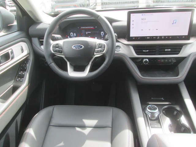 2025 Ford Explorer Active RWD