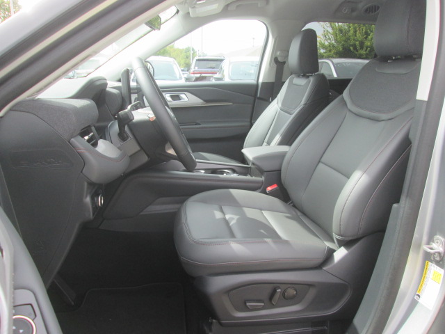 2025 Ford Explorer Active RWD