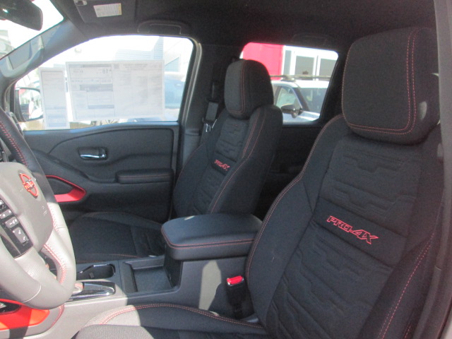 2025 Nissan Frontier PRO-4X 4WD