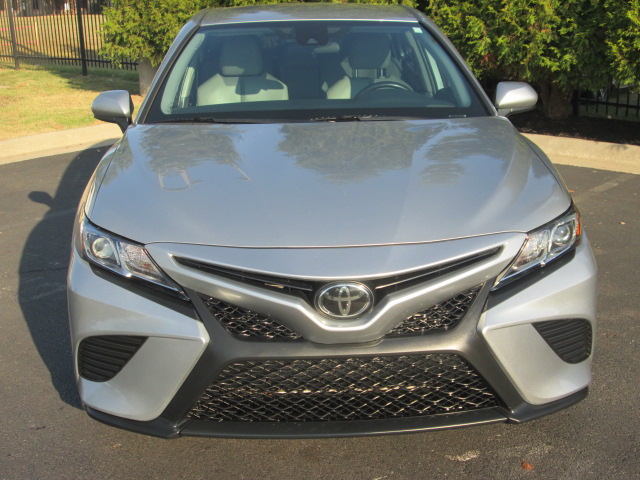 2020 Toyota Camry SE AWD