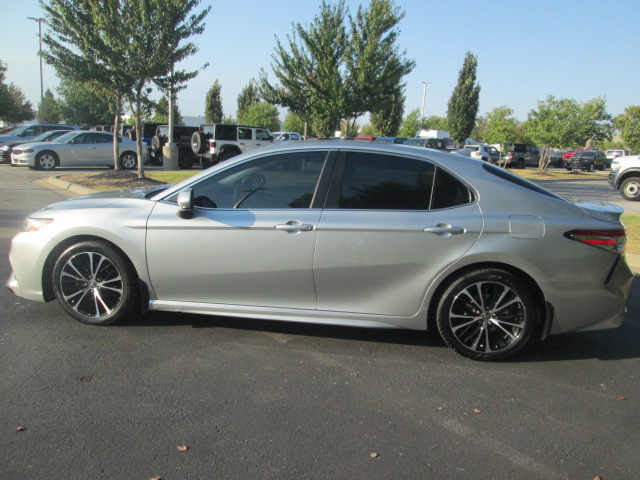 2020 Toyota Camry SE AWD