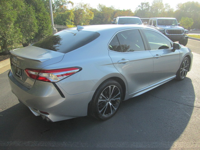 2020 Toyota Camry SE AWD