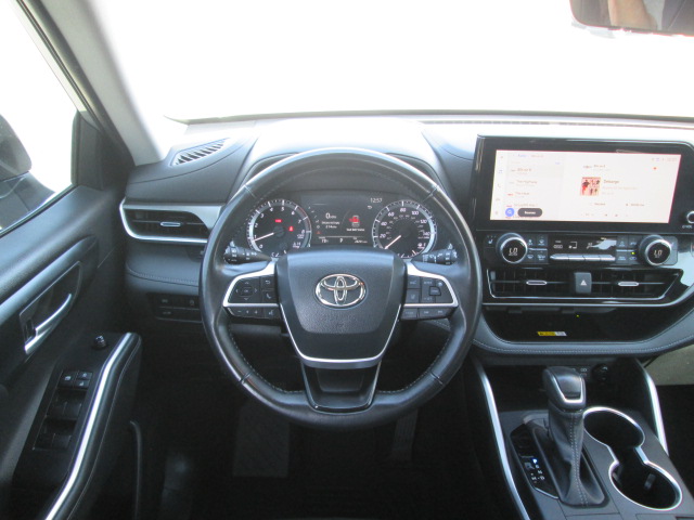 2023 Toyota Highlander XLE FWD