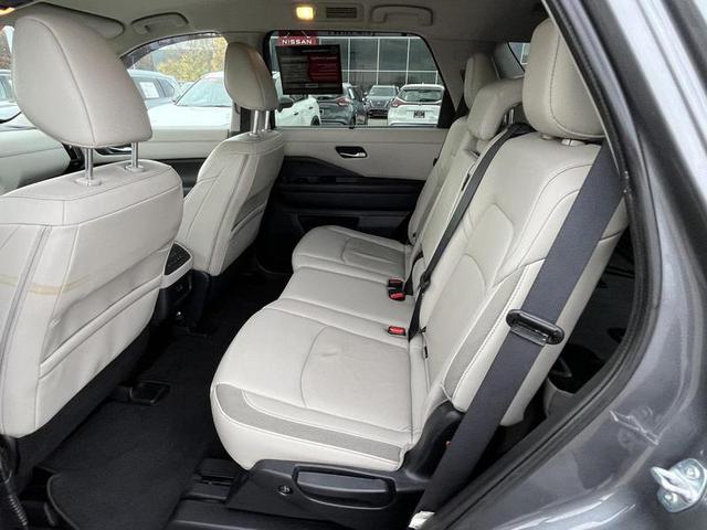 2024 Nissan Pathfinder SL 4WD
