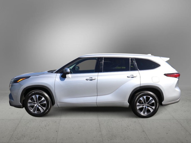 2022 Toyota Highlander XLE FWD