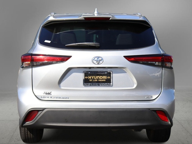 2022 Toyota Highlander XLE FWD