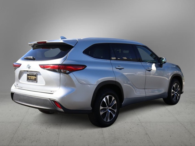 2022 Toyota Highlander XLE FWD