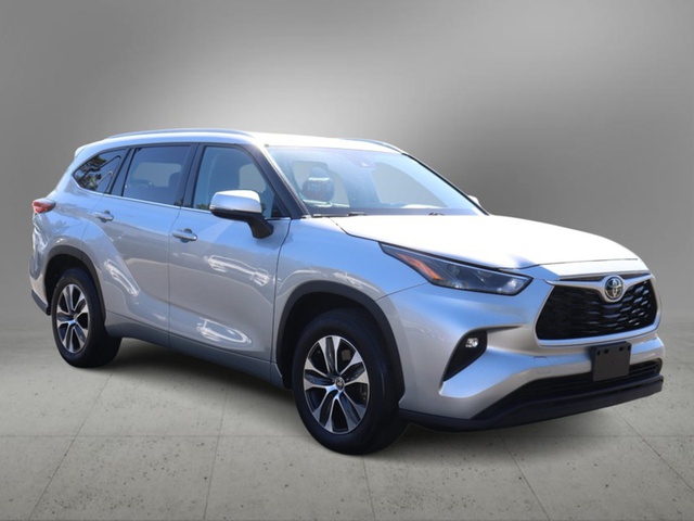 2022 Toyota Highlander XLE FWD